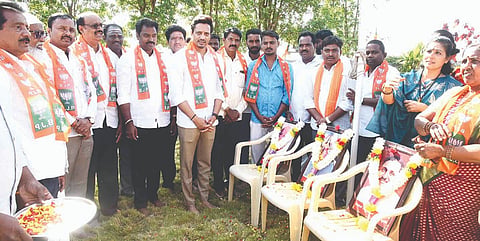 ಕಂಪ್ಲಿಯಲ್ಲಿ ಬಿಜೆಪಿ ಸಂಸ್ಥಾಪನಾ ದಿನ ಆಚರಿಸಲಾಯಿತು. 