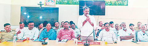 ಕೆ.ಆರ್.ನಗರದ ತಾಲೂಕು ಪಂಚಾಯಿತಿ ಸಭಾಂಗಣದಲ್ಲಿ ಏರ್ಪಡಿಸಿದ್ದ ಡಾ.ಬಿ.ಆರ್.ಅಂಬೇಡ್ಕರ್ ಜಯಂತಿ ಆಚರಣೆ ಪೂರ್ವಭಾವಿ ಸಭೆಯಲ್ಲಿ ಶಾಸಕ ಡಿ.ರವಿಶಂಕರ್ ಮಾತನಾಡಿದರು. ತಹಸೀಲ್ದಾರ್‌ಗಳಾದ ಜಿ.ಸುರೇಂದ್ರಮೂರ್ತಿ, ರುಕೀಯ ಬೇಗಂ, ತಾಪಂ ಇಒಗಳಾದ ಕುಲದೀಪ್, ಎಸ್.ರವಿ, ಪೋಲಿಸ್ ಇನ್ಸ್‌ಪೆಕ್ಟರ್ ಎಸ್.ಶಿವಪ್ರಕಾಶ್, ನಗರ ಯೋಜನಾ ಪ್ರಾಧಿಕಾರದ ಅಧ್ಯಕ್ಷ ಗಡ್ಡಮಹೇಶ್ ಇನ್ನಿತರರಿದ್ದರು.