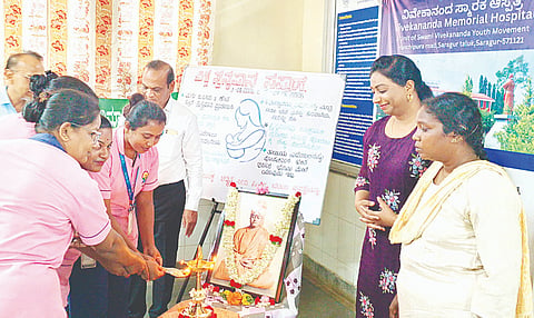ಸರಗೂರು ತಾಲೂಕಿನ ಪಟ್ಟಣದ ಸ್ವಾಮಿ ವಿವೇಕಾನಂದ ಆಸ್ಪತ್ರೆಯಲ್ಲಿ ವಿಶ್ವ ಸ್ತನ್ಯಪಾನ ಸಪ್ತಾಹದ ಅಂಗವಾಗಿ ಮೇಧಾ ಸುರಕ್ಷಾ ಕೇಂದ್ರವನ್ನು ಗಣ್ಯರು  ಉದ್ಘಾಟಿಸಿದರು. ಡಾ. ಜಿ.ಎಸ್. ಕುಮಾರ್, ಡಾ. ಸುಪ್ರಿಯಾ ಬಾವಿಶೆಟ್ಟಿ, ಡಾ. ರವೀಂದ್ರನಾಥ್ ಶ್ರಾಫ್ ಇತ್ತರರು ಇದ್ದರು.