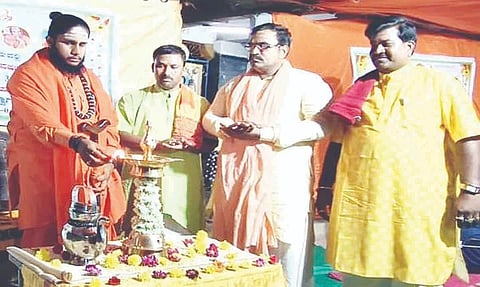 ಸಿರಗುಪ್ಪ ತಾಲೂಕಿನ ಹೆರಕಲ್ ಗ್ರಾಮದಲ್ಲಿ ಕಲಬುರಗಿ ಶರಣಬಸವೇಶ್ವರ ಪುರಾಣ ಪ್ರವಚನ ಕಾರ್ಯಕ್ರಮವನ್ನು ರೌಡಕುಂದಿಯ ಶ್ರೀ ಶಿವಯೋಗಿ ಶಿವಾಚಾರ್ಯರು ಉದ್ಘಾಟಿಸಿದರು. 