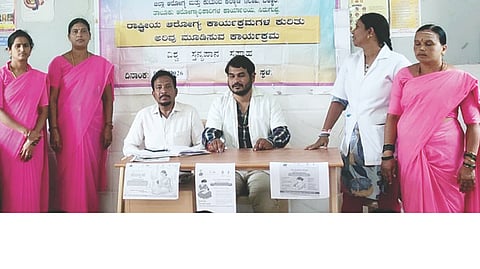 ಸಿರಿಗೇರಿ ಸಮೀಪದ ಕೊಂಚಿಗೇರಿ ಆಯುಷ್ಮಾನ್ ಆರೋಗ್ಯ ಕೇಂದ್ರಲ್ಲಿ ವಿಶ್ವ ಸ್ತನ್ಯಪಾನ ಸಪ್ತಾಹ ಕಾರ್ಯಕ್ರಮ ಹಮ್ಮಿಕೊಳ್ಳಲಾಗಿತ್ತು. ಸಮುದಾಯ ಆರೋಗ್ಯ ಅಧಿಕಾರಿ ನಾಗೇಶ್, ಕ್ಷೇತ್ರ ಆರೋಗ್ಯ ಶಿಕ್ಷಣಾಧಿಕಾರಿ ಮಹಮ್ಮದ್ ಕಾಸಿಂ, ಪ್ರಾಥಮಿಕ ಆರೋಗ್ಯ ಸುರಕ್ಷತಾ ಅಧಿಕಾರಿ ಶ್ರುತಿ, ಆಶಾ ಕಾರ್ಯಕರ್ತೆಯರು ಇದ್ದರು.