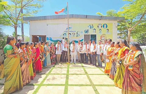 ಹೂವಿನಹಡಗಲಿ ಕಾಯಕ ಭವನದಲ್ಲಿ ಬಿಜೆಪಿ ಸಂಸ್ಥಾಪನಾ ದಿನ ಆಚರಿಸಲಾಯಿತು.
