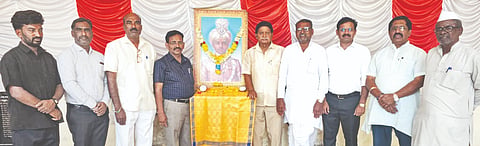 ಶಹಾಪುರದಲ್ಲಿ ಬುಧವಾರ ಹಮ್ಮಿಕೊಂಡ ಕಸಾಪ ಸಂಸ್ಥಾಪನಾ ದಿನ ಕಾರ್ಯಕ್ರಮದಲ್ಲಿ ನಿಕಟಪೂರ್ವ ಅಧ್ಯಕ್ಷ ಸಿದ್ದಲಿಂಗಣ್ಣ ಆನೆಗುಂದಿ, ಅಧ್ಯಕ್ಷ ಡಾ.ರವೀಂದ್ರನಾಥ ಹೊಸಮನಿ, ಸಿದ್ದರಾಮ ಹೊನಕಲ್​, ಶಿವಣ್ಣ ಇಜೇರಿ, ಪ್ರಕಾಶ ದೊರೆ ಇತರರಿದ್ದರು.