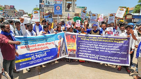 ದಲಿತರ ದೌರ್ಜನ್ಯ ತಡೆಗೆ ಒತ್ತಾಯಿಸಿ ದಲಿತ ಮುಖಂಡರು ಸೋಮವಾರ ಕೊಪ್ಪಳದಲ್ಲಿ ಪ್ರತಿಭಟನೆ ನಡೆಸಿದರು. ಪ್ರಮುಖರಾದ ಕರಿಯಪ್ಪ ಗುಡಿಮನಿ, ರಾಮಪ್ಪ ಎಂ. ಗುಡ್ಲಾನೂರು, ಮುದುಕಪ್ಪ ಎಂ. ಹೊಸಮನಿ, ಹುಲಗಪ್ಪ ಹ್ಯಾಟಿ, ಹಂಚಾಳಪ್ಪ ಇಟಗಿ, ಗವಿಸಿದ್ದಪ್ಪ ಹಲಿಗಿ ಇದ್ದರು. 