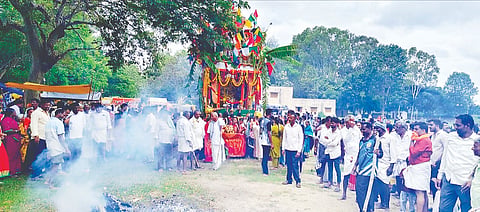ಬೆಟ್ಟದಪುರ ಸಮೀಪದ ಜೋಗನಹಳ್ಳಿ ಗ್ರಾಮದಲ್ಲಿ ಗ್ರಾಮದೇವತೆ ಶ್ರೀ ಮೂರುರಮ್ಮ ತಾಯಿಯ ರಥೋತ್ಸವ ಭಕ್ತರ ಸಮ್ಮುಖದಲ್ಲಿ ವಿಜೃಂಭಣೆಯಿಂದ ಜರುಗಿತ್ತು.