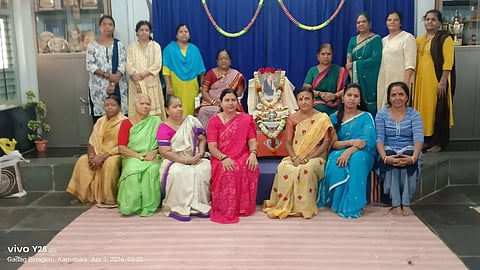 ಗದಗ ಅಕ್ಕಮಹಾದೇವಿ ವಿಜ್ಞಾನ ಕೇಂದ್ರದಲ್ಲಿ ಅಕ್ಕಮಹಾದೇವಿ ದಿನಾಚರಣೆ ಜರುಗಿತು. ವಿಜಯಲಕ್ಷ್ಮಿ ಆನೆಹೊಸುರು, ಗೌರಿ ಜಿರಂಕಳಿ, ಸುನಂದಾ ಜ್ಯಾನೋಪಂತರ, ನಾಗಮ್ಮ ಕೆ, ಶೋಬಾ ಭಾಂಡಗೆ, ವೀಣಾ ಅಕ್ಕಿ, ಗಿರಿಜಾ ಅಂಗಡಿ, ಪ್ರತಿಭಾ ಇನಾಮತಿ, ಅರುಣಾ ಇಂಗಳಳ್ಲಿ, ವಿಜಯಲಕ್ಷ್ಮೀ ಮುಗಳಿ ಇತರರು ಇದ್ದಫೋಟೊ  