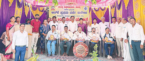 ಸಮಾರೋಪ ಸಮಾರಂಭ ವಿವಿಧ ಕ್ಷೇತ್ರದಲ್ಲಿ ಸಾಧನೆ ಮಾಡಿದ ಗಣ್ಯರನ್ನು ಅಭಿನಂದಿಸಲಾಯಿತು. ದಿವ್ಯಾ ರಾಮಚಂದ್ರ ಶೆಟ್ಟಿ, ನಾಡಗೌಡ್ರು, ಸುರೇಶ್, ಶಿವಲಿಂಗೇಗೌಡರು, ಬಿ.ರಾಜೇಅರಸ್, ಬಿ.ಕೆ.ಸುರೇಶ್, ಡಾ.ಎಂ.ಸಿ.ಸತೀಶ್‌ಬಾಬು, ನಂಜುಂಡಸ್ವಾಮಿ ಇದ್ದರು.
