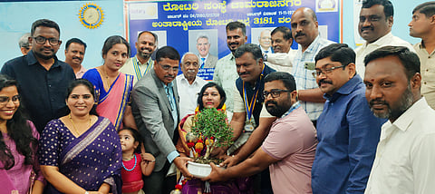  ಚಾಮರಾಜನಗರದ ರೋಟರಿ ಭವನದಲ್ಲಿ ರೋಟರಿ ಸಿಲ್ಕ್‌ಸಿಟಿ ಹಾಗು ರೋಟರಿ ಸಂಸ್ಥೆಯ ಸಹಯೋಗದಲ್ಲಿ ಆಯೋಜಿಸಿದ್ದ ಬೀಳ್ಕೊಡುಗೆ ಕಾರ್ಯಕ್ರಮದಲ್ಲಿ ನಿರ್ಗಮಿತ ಡಿಸಿ ಶಿಲ್ಪಾನಾಗ್ ಸನ್ಮಾನ ಸ್ವೀಕರಿಸಿದರು. ಗಿರೀಶ್ ದೊಡ್ಡರಾಯಪೇಟೆ,  ಪ್ರಭಾಕರ್, ಕಾಗಲವಾಡಿ ಚಂದ್ರು, ಸಿದ್ದರಾಜು, ಸಂತೋಷ್, ಜಿ.ಆರ್. ಆಶ್ವಥ್‌ನಾರಾಯಣ್, ಡಾ.ಆರ್.ಎಸ್.ನಾಗಾರ್ಜುನ್,  ಆರ್.ಎಂ.ಸ್ವಾಮಿ, ಡಿ.ಪಿ.ವಿಶ್ವಾಸ್, ಸಿದ್ದಮಲ್ಲಪ್ಪ ಮತ್ತು ಇತರರು ಹಾಜರಿದ್ದರು.