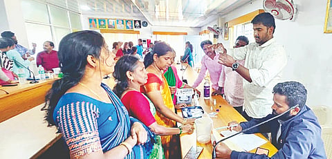  ಸೋಮವಾರಪೇಟೆ ತಾಲೂಕು ಪಂಚಾಯಿತಿ ಸಭಾಂಗಣದಲ್ಲಿ ಪಂಚಾಯಿತಿ ಅಭಿವೃದ್ಧಿ ಅಧಿಕಾರಿಗಳು ಹಾಗೂ  ನೀರು ಮತ್ತು ನೈರ್ಮಲ್ಯ ಸಮಿತಿ ಸದಸ್ಯರಿಗೆ ಫೀಲ್ಡ್ ಟೆಸ್ಟ್ ಕಿಟ್ ತರಬೇತಿ ನೀಡಲಾಯಿತು. ಮಂಜು, ಪ್ರವೀಣ್, ರಿಷಿಕಾ, ಶರತ್, ತ್ಯಾಗರಾಜು ಇದ್ದರು.
