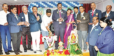 ಮಂಡ್ಯದಲ್ಲಿ ಆಯೋಜಿಸಿದ್ದ ಅಲಯನ್ಸ್ ಕ್ಲಬ್‌ನ ಪ್ರಾಂತೀಯ ಸಮ್ಮೇಳನವನ್ನು ಹೊಸಪೇಟೆ ನಗರಾಭಿವೃದ್ಧಿ ಪ್ರಾಧಿಕಾರದ ಆಯುಕ್ತ ಯೋಗಾನಂದ್ ಉದ್ಘಾಟಿಸಿದರು. ಸೌತ್ ಮಲ್ಟಿಪಲ್ ಕೌನ್ಸಿಲ್ ಅಧ್ಯಕ್ಷ ಕೆ.ಟಿ.ಹನುಮಂತು, ಅಂತಾರಾಷ್ಟ್ರೀಯ ನಿರ್ದೇಶಕ ನಾಗರಾಜು ವಿ.ಭೈರಿ, ಅಲಯನ್ಸ್‌ನ ಜಿಲ್ಲಾ ಪ್ರಾಂತಪಾಲ ಎಚ್.ಮಾದೇಗೌಡ, ಶಿಕ್ಷಕ ಶಶಿಧರ್ ಈಚಗೆರೆ, ಕೆ.ಎಸ್.ಚಂದ್ರಶೇಖರ್, ಎಸ್.ರಮೇಶ್, ರತ್ಮಮ್ಮ, ಅಪ್ಪಾಜಿ, ನಾಗರಾಜು, ಟಿ.ಎನ್.ರಕ್ಷಿತ್‌ರಾಜ್ ಇತರರಿದ್ದರು.