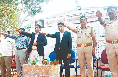 ಗಂಡಸಿ ಸೇಂಟ್‌ಜಾನ್ ಆಂಗ್ಲ ಮಾಧ್ಯಮ ಶಾಲೆಯ ಆವರಣದಲ್ಲಿ ಆಯೋಜಿಸಿದ್ದ ರಾಷ್ಟ್ರೀಯ ರಸ್ತೆ ಸುರಕ್ಷತಾ ಮಾಸಾಚರಣೆಯಲ್ಲಿ ಪ್ರತಿಜ್ಞಾವಿಧಿ ಬೋಧಿಸಲಾಯಿತು. ಜೆ.ಪಿ.ಪ್ರಕಾಶ್, ಪದ್ಮನಾಭ, ಮಂಜೇಗೌಡ, ಮುಕೇಶ್ ಕೃಷ್ಣಕುಮಾರ್ ಇತರರಿದ್ದರು.