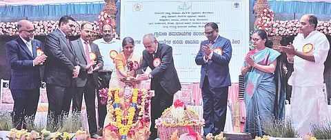ಕೆರಾಡಿಯಲ್ಲಿ ಜರಗಿದ ಕಾನೂನು ಅರಿವು ಮತ್ತು ನೆರವು ಶಿಬಿರವನ್ನು ಹೈಕೋರ್ಟ್ ನ್ಯಾಯಮೂರ್ತಿ ವಿಭು ಬಖ್ರು ಉದ್ಘಾಟಿಸಿದರು.