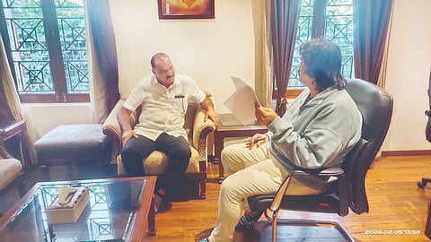 ಮಂದಾರ್ತಿಯಲ್ಲಿ ಸರ್ಕಾರಿ ಹಿರಿಯ ಪ್ರಾಥಮಿಕ ಶಾಲೆ ಪ್ರಾರಂಭಿಸಲು ಕುಂದಾಪುರ ವಿಧಾನಸಭಾ ಕ್ಷೇತ್ರದ ಶಾಸಕ ಎ. ಕಿರಣ್ ಕುಮಾರ್ ಕೊಡ್ಗಿ ಅವರು ಪ್ರಾಥಮಿಕ ಹಾಗೂ ಪ್ರೌಢ ಶಿಕ್ಷಣ ಸಚಿವ ಮಧು ಬಂಗಾರಪ್ಪ ಅವರನ್ನು ಭೇಟಿಯಾಗಿ ಮನವಿ ಸಲ್ಲಿಸಿದರು.