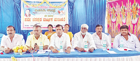 ಕಿಕ್ಕೇರಿ ಹಾಲು ಉತ್ಪಾದಕರ ಸಹಕಾರ ಸಂಘದ ಸರ್ವ ಸದಸ್ಯರ ವಾರ್ಷಿಕ ಮಹಾಸಭೆ ನಡೆಯಿತು. ವಾಸುದೇವ, ರಮೇಶ್, ಪುಟ್ಟಣ್ಣಯ್ಯ, ಮೋಹನ್, ಪರಮೇಶ್ ಇತರರಿದ್ದರು.