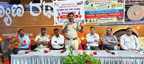 ರಾಯಚೂರಿನ ಕೆಕೆಆರ್‌ಟಿಸಿ 3ನೇ ಘಟಕದಲ್ಲಿ ಬುಧವಾರ ಸಂಜೆ ಜಿಲ್ಲಾ ಸಾರಿಗೆ ಇಲಾಖೆ ಹಾಗೂ ಕೆಕೆಆರ್‌ಟಿಸಿ ವತಿಯಿಂದ ರಸ್ತೆ ಸುರಕ್ಷತೆಯ ಜಾಗೃತಿ ಕಾರ್ಯಕ್ರಮದಲ್ಲಿ ಮೋಟಾರ್ ವಾಹನ ನಿರೀಕ್ಷಕ ರಾಕೇಶ ಎಂ. ಮಾತನಾಡಿದರು. ಕೆಕೆಆರ್‌ಟಿಸಿ ಡಿಸಿ ಇಮಾಮ್ ಖಾಸಿಂ ಕಂದಗಲ್, ನೇತಾಜಿ ಠಾಣೆಯ ಪಿಎಸ್‌ಐ ಬಸವರಾಜ ನಾಯಕ್, ಕೆಕೆಆರ್‌ಟಿಸಿಯ ಡಿಟಿಓ ಚಂದ್ರಶೇಖರ,ಬಿಎಂಇ ನಾಗರಾಜ ವಾರದ್, ಡಿಪೋ ಮ್ಯಾನೇಜರ್ ನಾನೇಗೌಡ, ವಕೀಲ ವೀರಗುಂಡಯ್ಯ ಸ್ವಾಮಿ ಇದ್ದರು.