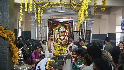 ಗುಂಡ್ಲುಪೇಟೆಯ ಶ್ರೀ ಚಾಮುಂಡೇಶ್ವರಿ ದೇವಾಲಯದಲ್ಲಿ ಶ್ರೀ ಭಾವಸಾರ್ ಕ್ಷತ್ರಿಯ ಸಮಾಜದ ವತಿಯಿಂದ ವಿಶೇಷ ಪೂಜೆ ಆಯೋಜಿಸಲಾಗಿತ್ತು.