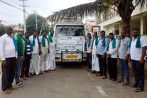 ಗುಂಡ್ಲುಪೇಟೆಯಿಂದ ಬೆಳಗಾವಿಗೆ ಹೊರಟ ರೈತ ಮುಖಂಡರು.