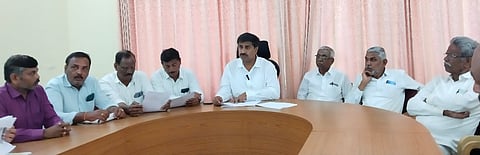 ಹನೂರಿನಲ್ಲಿ ಡಾ. ಶಿವರಾತ್ರಿ ರಾಜೇಂದ್ರ ಶ್ರೀಗಳ ಜಯಂತಿ ಆಚರಣೆ ಸಂಬಂಧ ಆಯೋಜಿಸಿದ್ದ ಸುದ್ದಿಗೋಷ್ಠಿಯಲ್ಲಿ ಶಾಸಕ ಎಂಆರ್ ಮಂಜುನಾಥ್ ಮಾತನಾಡಿದರು.