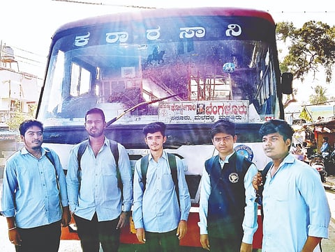 ರಾಮಾಪುರದಲ್ಲಿ ಸಾರಿಗೆ ಬಸ್ ಕೆಟ್ಟು ನಿಂತ ಪರಿಣಾಮ ವಿದ್ಯಾರ್ಥಿಗಳು ತೊಂದರೆ ಅನುಭವಿಸಿದರು. 