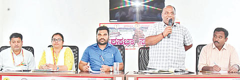 ಕೆ.ಆರ್.ನಗರ ಪುರಸಭೆಯ ಸಭಾಂಗಣದಲ್ಲಿ ಕರೆಯಲಾಗಿದ್ದ ಬಜೆಟ್ ಪೂರ್ವಭಾವಿ ಸಭೆಯಲ್ಲಿ ಮುಖ್ಯಾಧಿಕಾರಿ ಜಿ.ಎಸ್.ರಮೇಶ್ ಮಾತನಾಡಿದರು. ಕಛೇರಿ ಲೆಕ್ಕ ಪರಿಶೋಧಕಿ ಸ್ವಪ್ನಾ, ಹಿರಿಯ ಆರೋಗ್ಯ ನಿರೀಕ್ಷಕ ರಾಜೇಂದ್ರ, ಪರಿಸರ ಇಂಜಿನಿಯರ್ ಬಿ.ಎಸ್.ಮಧುಸೂದನ್, ಕಂದಾಯಾಧಿಕಾರಿ ಆರ್.ರಘು ಇನ್ನಿತರರು ಇದ್ದರು.