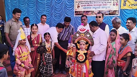 Karanji ಗುಬ್ಬಿ ಪಟ್ಟಣದ ಶುಭೋದಯ ಶಾಲೆಯಲ್ಲಿ ಆಯೋಜಿಸಿದ್ದ  ಪ್ರತಿಭಾ ಕಾರಂಜಿ ಹಾಗೂ ಕಲೋತ್ಸವದಲ್ಲಿ ಪಪಂ ಸದಸ್ಯ ರಂಗಸ್ವಾಮಿ, ಜಿ.ಆರ್​.ಶಿವಕುಮಾರ್​, ಸಿಆರ್​ಪಿ ನಾಗಭೂಷಣ್​, ಶುಭೋದಯ ಶಾಲೆಯ ಮುಖ್ಯಸ್ಥ ಅಮರ್​ ಮತ್ತಿತರರು ಇದ್ದರು.