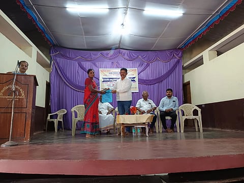 ನಾವುಂದದಲ್ಲಿ ಕನ್ನಡಕ ವಿತರಣಾ ಸಮಾರಂಭ ನಡೆಯಿತು. ಪ್ರಮುಖರಾದ ಜಗದೀಶ ಪೂಜಾರಿ ಹಕ್ಕಾಡಿ, ಎನ್​.ಸಂಜೀವ ಗಾಣಿಗ, ರಾಮ ಕಂತಿಹೊಂಡ, ರವಿ ಮೊದಲಾದವರು ಉಪಸ್ಥಿತರಿದ್ದರು.