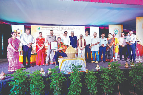  ‘ವಾಲ್ಬೆಲ್ಲ’ ಕಾರ್ಯಕ್ರಮದ ಸಮಾರೋಪದಲ್ಲಿ ವಿದ್ಯಾರಣ್ಯ ಪ್ರಶಸ್ತಿಯನ್ನು ಬೆಂಗಳೂರಿನ ಕುಂದಾಪುರ ಕನ್ನಡ ಪ್ರತಿಷ್ಠಾನದ ಪರವಾಗಿ ಪ್ರತಿಷ್ಠಾನದ ಗೌರವಾಧ್ಯಕ್ಷ ಉದಯ ಹೆಗ್ಡೆ ಅವರಿಗೆ ಪ್ರದಾನ ಮಾಡಲಾಯಿತು. 