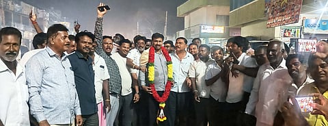 ಉಡುತೊರೆ ಹಳ್ಳ ಜಲಾಶಯದ ನೀರಾವರಿ ಯೋಜನೆ ಅನುಮೋದನೆಯಾದ ಹಿನ್ನೆಲೆ ಹನೂರಿನಲ್ಲಿ ಶಾಸಕ ಎಂ.ಆರ್ ಮಂಜುನಾಥ್ ಅವರನ್ನು ಕಾರ್ಯಕರ್ತರು, ಮುಖಂಡರು ಸನ್ಮಾನಿಸಿದರು. ಉದ್ದನೂರು ಪ್ರಸಾದ್, ಆನಂದ್, ಚಿಕ್ಕಸ್ವಾಮಿ, ವಿಜಯಕುಮಾರ್, ಅಮಿನ್ ಇತರರಿದ್ದರು