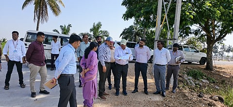 ಕಮಲಾಪುರಕೆರೆ ಬಳಿ ಭೇಟಿ ನೀಡಿ, ಕ್ರಿಯಾಯೋಜನೆಯರೂಪುರೇಷೆಯನ್ನು ಕೆಎಂಇಆರ್‌ಸಿ ವ್ಯವಸ್ಥಾಪಕ ನಿರ್ದೇಶಕ ಸಂಜಯ್ ಬಿಜ್ಜೂರ್ ಪರಿಶೀಲಿಸಿದರು. ಅರಣ್ಯ ಉಪ ಸಂರಕ್ಷಣಾಧಿಕಾರಿಅನುಪಮಾ, ಪ್ರವಾಸೋದ್ಯಮ ಇಲಾಖೆ ಡಿಡಿ ಪ್ರಭುಲಿಂಗ ತಳಿಕೆರೆ, ಹವಾಮ ಆಯುಕ್ತರಮೇಶ್ ವಟಿಗಲ್, ಪುರಾತತ್ತ್ವ ಇಲಾಖೆ ಅಧಿಕಾರಿ ಸುನೀಲ್‌ಇತರರಿದ್ದರು.