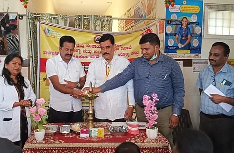 ಸರಗೂರು ತಾಲೂಕು ಬಡಗಲಪುರ ಆರೋಗ್ಯ ಕೇಂದ್ರದಲ್ಲಿ ಆಯೋಜಿಸಿದ್ದ ಉಚಿತ ದಂತ ತಪಾಸಣೆ ಮತ್ತು ಚಿಕಿತ್ಸೆ ಶಿಬಿರ ಹಾಗೂ ಬಾಯಿ ಆರೋಗ್ಯ ಕಾರ್ಯಕ್ರಮದಲ್ಲಿ ತಾಲೂಕು ಆರೋಗ್ಯಾಧಿಕಾರಿ ಡಾ.ರವಿಕುಮಾರ್, ಡಾ.ಸಮೀವುಲ್ಲಾ ಷರೀಫ್, ಪೂರ್ಣಿಮಾ, ವೈದ್ಯಾಧಿಕಾರಿ ಡಾ.ರೋಹನ್ ಇದ್ದರು.