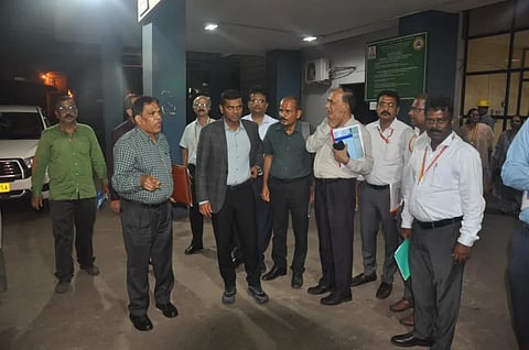 ಬಳ್ಳಾರಿ ತಾಲೂಕಿನ ಕುಡತಿನಿ ಬಿಟಿಪಿಎಸ್ ಘಟಕಕ್ಕೆ ಕೆಪಿಸಿ ಎಂಡಿ ರಾಜೇಂದ್ರ ಚೋಳನ್ ಭೇಟಿ ನೀಡಿದರು. ಬಿಟಿಪಿಎಸ್ ಇಡಿ ಕೆ.ಆರ್.ಗಂಗಾಧರಯ್ಯ, ಅಧಿಕಾರಿಗಳಾದ ಕೆ.ಎಸ್.ರಮೇಶ, ಅಶೋಕ ಕುಮಾರ್ ಎಚ್., ನರೇಂದ್ರರಾವ್ ಕುಲಕರ್ಣಿ, ಬಿ.ಎಂ.ಮಲ್ಲಿಕಾರ್ಜುನ ಇತರರಿದ್ದರು.