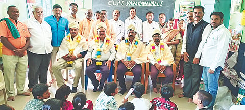   ತಿ.ನರಸೀಪುರ ತಾಲೂಕಿನ ಯರಗನಹಳ್ಳಿ ಗ್ರಾಮದಲ್ಲಿರುವ ಸರ್ಕಾರಿ ಹಿರಿಯ ಪ್ರಾಥಮಿಕ ಶಾಲೆಯಲ್ಲಿ ಆಯೋಜಿಸಿದ್ದ ಉಚಿತ ನೋಟ್ ಪುಸ್ತಕ, ಲೇಖನಿ ಸಾಮಗ್ರಿಗಳ ವಿತರಣೆ ಕಾರ್ಯಕ್ರಮದಲ್ಲಿ ಸಾಧಕರನ್ನು ಸನ್ಮಾನಿಸಲಾಯಿತು. ರಾಜಶೇಖರ ಸ್ವಾಮೀಜಿ, ಶಿವಕುಮಾರ ಸ್ವಾಮೀಜಿ, ಎನ್.ಮರಿಸ್ವಾಮಿ, ಪೂಜಿತ್ ಮೆಡಿಕಲ್ಸ್ ಕುಮಾರ್, ಗುರುಮಲ್ಲಪ್ಪ, ತಾಯೂರು ಪ್ರಕಾಶ್, ಸುರೇಶ್ ಇತರರು ಇದ್ದರು.