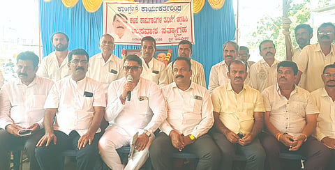 ವಿವಿಧ ಬೇಡಿಕೆ Satyagraha ಈಡೇರಿಸುವಂತೆ ಒತ್ತಾಯಿಸಿ ಕಾಂಗ್ರೆಸ್​ ಮುಖಂಡ ಬಿ.ಎಸ್​.ವಸಂತಕುಮಾರ್​ ನೇತೃತ್ವದಲ್ಲಿ ಉಪವಾಸ ಸತ್ಯಾಗ್ರಹ ನಡೆಸಲಾಯಿತು. ಎಐಸಿಸಿ ಸದಸ್ಯ ಸುಬ್ರಮಣಿ ಶ್ರೀಕಂಠೇಗೌಡ, ಕೋಳಾಲ ನಾಗರಾಜು, ದೇವರಾಜು, ಗ್ಯಾರಂಟಿ ಅನಷ್ಠಾನ ಸಮಿತಿಯ ತಾಲೂಕು ಅಧ್ಯಕ್ಷ ಗೋಣಿತುಮಕೂರು ಲಕ್ಷಿ$್ಮಕಾಂತ್​ ಇದ್ದರು. 