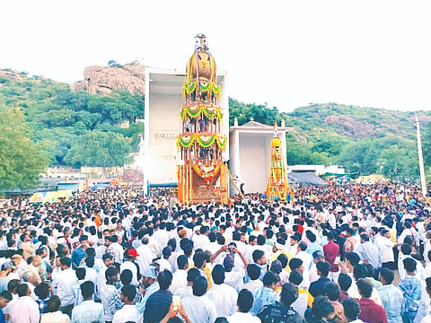 ಶಹಾಪುರ ತಾಲೂಕಿನ ದಿಗ್ಗಿಯಲ್ಲಿ ಮಂಗಳವಾರ ಸಂಜೆ ಶ್ರೀ ಸಂಗಮೇಶ್ವರ ರಥೋತ್ಸವ ಅಸಂಖ್ಯ ಭಕ್ತರ ಸಮ್ಮುಖದಲ್ಲಿ ಸಂಭ್ರಮದಿಂದ ಜರುಗಿತು.