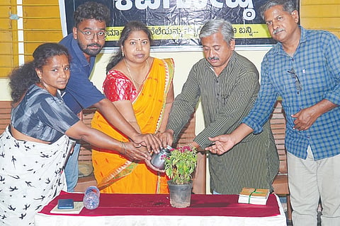 ಹಗರಿಬೊಮ್ಮನಹಳ್ಳಿಯಲ್ಲಿ ಕವಿಗೋಷ್ಠಿ ಕಾರ್ಯಕ್ರಮವನ್ನು ವಿಎಸ್‌ಕೆ ವಿವಿ ಸಿಂಡಿಕೇಟ್ ಸದಸ್ಯ ಬಿ.ಪೀರ್ ಬಾಷಾ ಉದ್ಘಾಟಿಸಿದರು.  