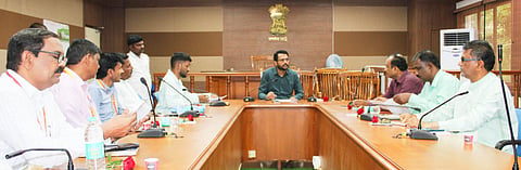 ಕೊಪ್ಪಳದಲ್ಲಿ ಆಯೋಜಿಸಿದ್ದ ಜಿಲ್ಲಾ ಮಟ್ಟದ ಕನ್ನಡ ಜಾಗೃತಿ ಸಮಿತಿ ಸಭೆಯಲ್ಲಿ ಎಡಿಸಿ ಸಿದ್ರಾಮೇಶ್ವರ ಮಾತನಾಡಿದರು. ಕನ್ನಡ ಅಭಿವೃದ್ಧಿ ಪ್ರಾಧಿಕಾರದ ಸದಸ್ಯ ವಿರುಪಣ್ಣ ನವಲಿ, ಜಿಲ್ಲಾ ಜಾಗೃತಿ ಸಮಿತಿ ಸದಸದ್ಯರಾದ ಜಿ.ಎಸ್​ ಗೋನಾಳ, ಡಾ. ನಾಗರಾಜ ದಂಡೋತಿ, ಮಹೇಶ ಬಳ್ಳಾರಿ, ಡಾ. ಸಿದ್ದಲಿಂಗಪ್ಪ ಕೊಟ್ನೆಕಲ್​, ಡಾ. ನಿಂಗಪ್ಪ ಕಂಬಳಿ, ಕನ್ನಡ ಮತ್ತು ಸಂಸತಿ ಇಲಾಖೆ ಸಹಾಯಕ ನಿರ್ದೇಶಕ ಕರ್ಣಕುಮಾರ ಇದ್ದರು.