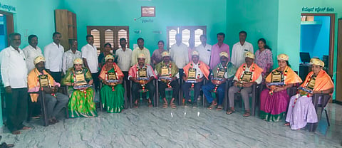 ಚಪ್ಪರದಹಳ್ಳಿ ಗ್ರಾಮ ಪಂಚಾಯಿತಿ ಕಚೇರಿಯಲ್ಲಿ ಆಯೋಜಿಸಿದ್ದ ಗ್ರಾಮ ಪಂಚಾಯಿತಿ ಕೊನೇ ಸಭೆ ಹಾಗೂ ಬೀಳ್ಕೊಡುಗೆ ಕಾರ್ಯಕ್ರಮದಲ್ಲಿ ಅವಧಿ ಪೂರ್ಣಗೊಂಡ ಸದಸ್ಯರನ್ನು ಸನ್ಮಾನಿಸಲಾಯಿತು. ಶ್ರೀದೇವಿ, ಸುನೀತಾ, ಎ.ಸಿ ಧರಣೇಶ್, ಸಿ.ಕೆ ವೆಂಕಟೇಶ್, ಸಿ.ಪಿ ಸುರೇಶ್, ಎಚ್.ಎಸ್.ದೇವೇಗೌಡ, ಸಿ.ಎಸ್.ಗಣೇಶ್, ಪ್ರೇಮಮ್ಮ, ಸರಸ್ಪತಿ ಇದ್ದರು.
