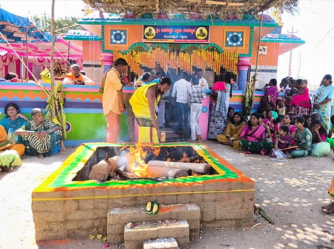  ಬೆಟ್ಟದಪುರ ಸಮೀಪದ ನಂದೀಪುರ ಗ್ರಾಮದಲ್ಲಿ ಶ್ರೀ ಬಸವೇಶ್ವರ ಸ್ವಾಮಿ ದೇವಸ್ಥಾನ ಜೀರ್ಣೋದ್ದಾರ ಪುನರ್ ಪ್ರತಿಷ್ಠಾಪನೆ ಹಿನ್ನೆಲೆಯಲ್ಲಿ ವಿಶೇಷ ಪೂಜೆ ನೆರವೇರಿತು.