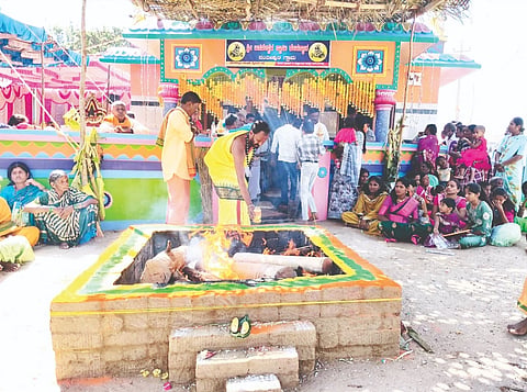 ಬೆಟ್ಟದಪುರ ಸಮೀಪದ ನಂದೀಪುರ ಗ್ರಾಮದಲ್ಲಿ ಶ್ರೀ ಬಸವೇಶ್ವರ ಸ್ವಾಮಿ ದೇವಸ್ಥಾನ ಜೀರ್ಣೋದ್ದಾರ ಪುನರ್ ಪ್ರತಿಷ್ಠಾಪನೆ ಹಿನ್ನೆಲೆಯಲ್ಲಿ ವಿಶೇಷ ಪೂಜೆ ನೆರವೇರಿತು.