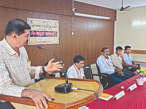 ಕುಂದಾಪುರ ಕೋಟೇಶ್ವರದ ಕಾಳಾವರ ವರದರಾಜ ಎಂ.ಶೆಟ್ಟಿ ಸರ್ಕಾರಿ ಪ್ರಥಮ ದರ್ಜೆ ಕಾಲೇಜು ಮತ್ತು ಸ್ನಾತಕೋತ್ತರ ಅಧ್ಯಯನ ಕೇಂದ್ರದಲ್ಲಿ ಇತಿಹಾಸ ವಿಭಾಗ ಮುಖ್ಯಸ್ಥ ಗಣೇಶ್ ಪೈ ಎಂ. ಉಪನ್ಯಾಸ ನೀಡಿದರು.
