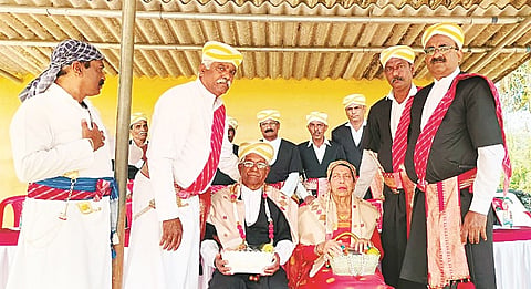 ಬೊಟ್ಟಿಯತ್ ಮೂಂದ್ ನಾಡ್ ಕೈಮುಡಿಕೆ ಪುತ್ತರಿ ಕೋಲ್ ಮಂದ್ ನಮ್ಮೆಯಲ್ಲಿ ಬಾಚಿರಣಿಯಂಡ ಅಪ್ಪಣ್ಣ ಮತ್ತು ಬಾಚಿರಣಿಯಂಡ ರಾಣು ಅಪ್ಪಣ್ಣಅವರಿಗೆ ಗ್ರಾಮಸ್ಥರಿಂದ ಸನ್ಮಾನ.