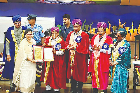 ಬಿ.ಪಿ.ಕೃತಿಕಾ ಸ್ನಾತಕೋತ್ತರ ಪದವಿಯನ್ನು ಮೊದಲ ರ‌್ಯಾಂಕ್‌ನೊಂದಿಗೆ ಪಡೆದಿದ್ದು 5 ಚಿನ್ನದ ಪದಕಗಳು ಮತ್ತು 1 ನಗದು ಬಹುಮಾನವನ್ನು ಸ್ವೀಕರಿಸಿದರು. 