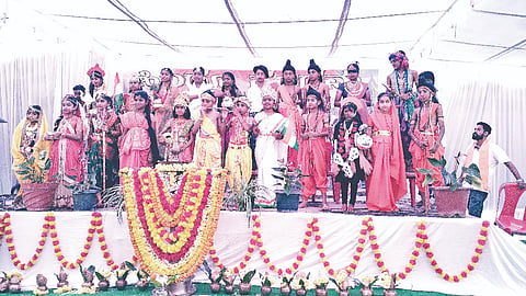ಶೋಭಾಯಾತ್ರೆಯಲ್ಲಿ ಛದ್ಮ ವೇಷಧಾರಿ ಮಕ್ಕಳು.