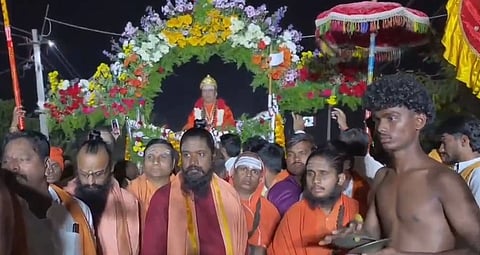ಬಂಗಾರಿ ಕ್ಯಾಂಪ್‌ನಲ್ಲಿ ಶ್ರೀಶೈಲ ಪೀಠದ ಡಾ.ಚನ್ನಸಿದ್ಧರಾಮ ಪಂಡಿತಾರಾಧ್ಯ ಶಿವಾಚಾರ್ಯರ ಅಡ್ಡಪಲ್ಲಕ್ಕಿ ಉತ್ಸವ ಅದ್ದೂರಿಯಾಗಿ ಜರುಗಿತು.