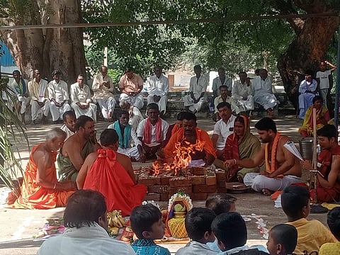 ಅರಕೇರಾ ತಾಲೂಕಿನ ಬಿ.ಗಣೇಕಲ್ ಗ್ರಾಮದ ಶ್ರೀ ಮಾರುತೇಶ್ವರ ದೇವಸ್ಥಾನದಲ್ಲಿ ಶನಿವಾರ ವಿಶೇಷ ಹೋಮ-ಹವನ ಕಾರ್ಯಕ್ರಮ ಜರುಗಿತು. 