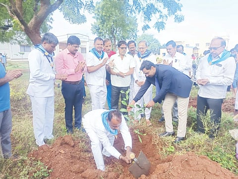 Let everyone be committed to environmental protection.
