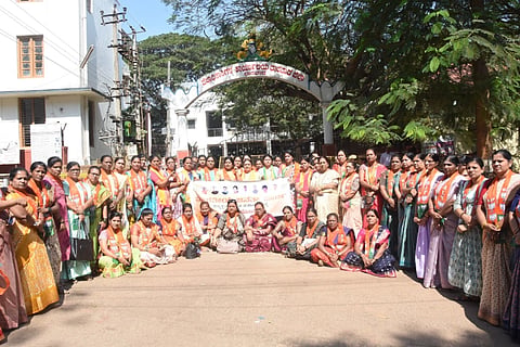  ಬಿಜೆಪಿ ಮಹಿಳಾ ಮೋರ್ಚಾ ಸದಸ್ಯೆಯರ ಪ್ರತಿಭಟನೆ.