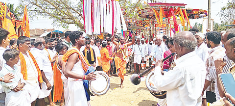 ಬಂಕವಾಡಿ ಗ್ರಾಮದಲ್ಲಿ ಭಾನುವಾರ ವೀರಾಂಜನೇಯಸ್ವಾಮಿ ರಥೋತ್ಸವ ವಿಜೃಂಭಣೆಯಿಂದ ನಡೆಯಿತು. 