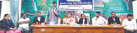 ಸಿರಗುಪ್ಪ ತಾಪಂ ಸಭಾಂಗಣದಲ್ಲಿ ಆಯೋಜಿಸಿದ್ದ ಅಂತಾರಾಷ್ಟ್ರೀಯ ಮಹಿಳಾ ದಿನಾಚರಣೆ ಕಾರ್ಯಕ್ರಮದಲ್ಲಿ ಸಿವಿಲ್ ನ್ಯಾಯಾಧೀಶ ಅಶೋಕ ಆರ್.ಎಚ್ ಮಾತನಾಡಿದರು. 