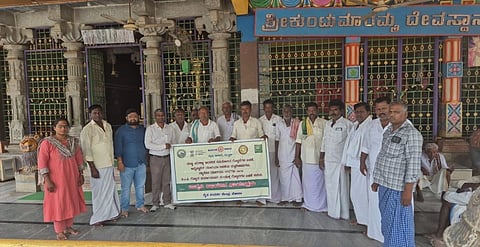 ಮೋಕಾ ಗ್ರಾಮದ ಕುಂಟು ಮಾರಮ್ಮ ದೇವಸ್ಥಾನ ಆವರಣದಲ್ಲಿ  ರೈತರೊಂದಿಗೆ ಜಾಗೃತಿ ಕಾರ್ಯಕ್ರಮ ಹಮ್ಮಿಕೊಳ್ಳಲಾಯಿತು. ಉಪ ಕೃಷಿ ನಿರ್ದೇಶಕ ಮಂಜುನಾಥ, ಆತ್ಮ ಯೋಜನೆಯ ಉಪ ಯೋಜನಾ ನಿರ್ದೇಶಕಿ ಕವಿತಾ, ವಿಜ್ಞಾನಿ ಡಾ.ಪಾಲಯ್ಯ, ರೈತರಾದ ಹನುಮಂತಪ್ಪ, ಮಹಾದೇವ, ಅಂಬರೀಶ್ ಇತರರಿದ್ದರು.